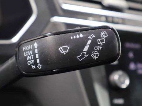 Used 2018 Volkswagen Tiguan SEL Premium AWD/4WD image 27
