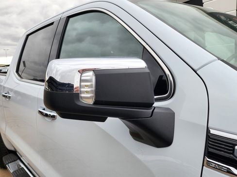 New 2026 GMC Sierra 1500 SLT image 12