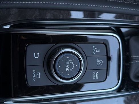 Used 2024 Nissan Armada Platinum w/ Captain's Chairs Package image 30