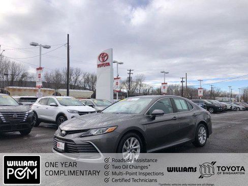 Certified 2021 Toyota Camry LE image 1