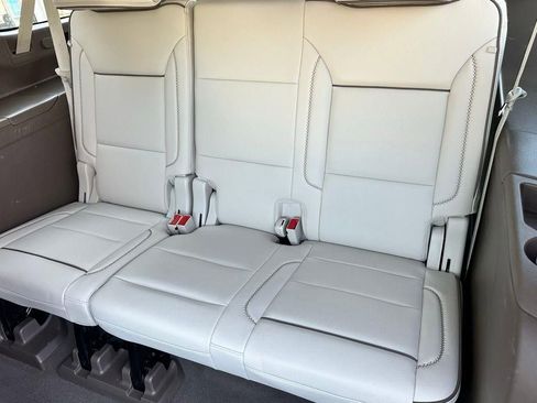Used 2022 GMC Yukon XL Denali image 11