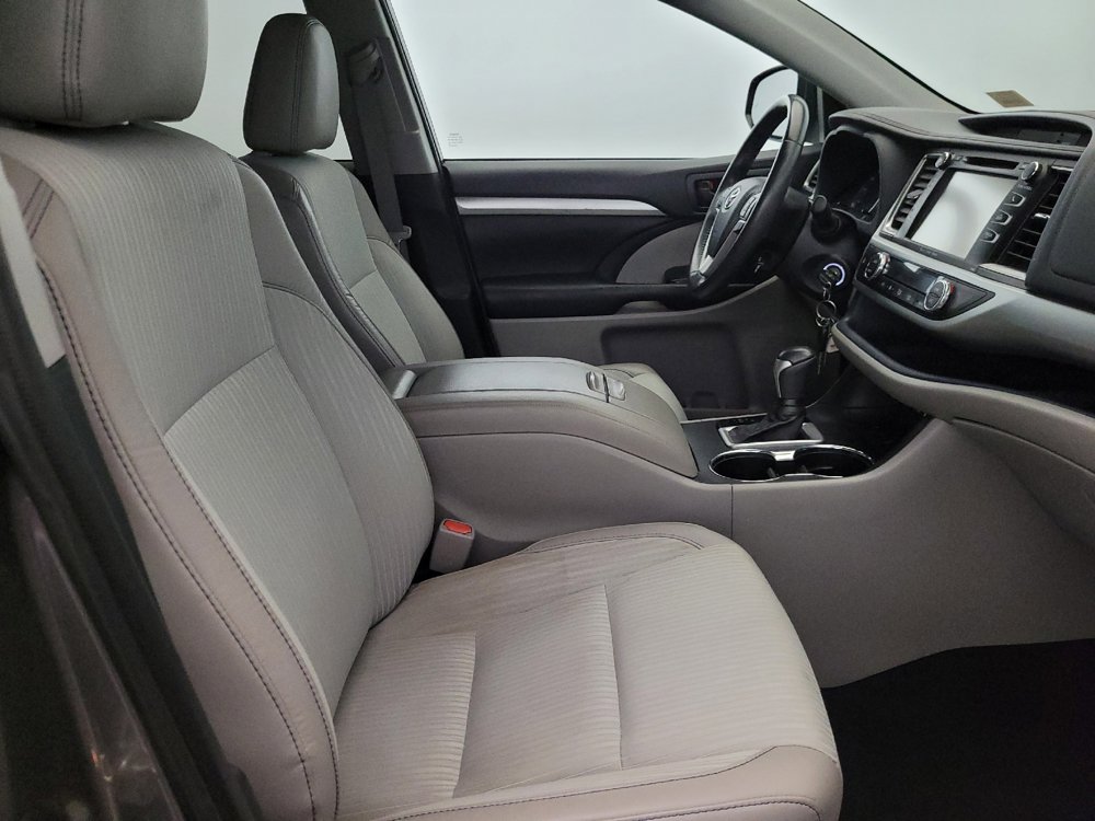 Used 2019 Toyota Highlander Plus AWD/4WD image 21