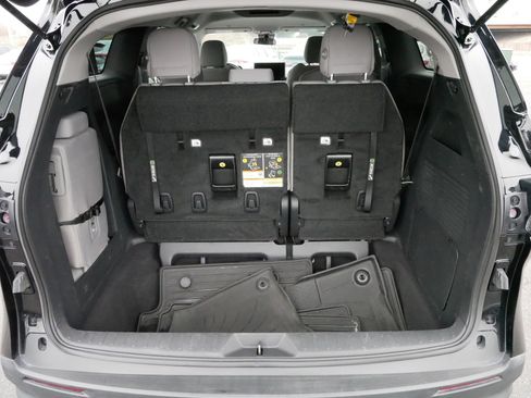 Used 2025 Toyota Sienna LE image 18