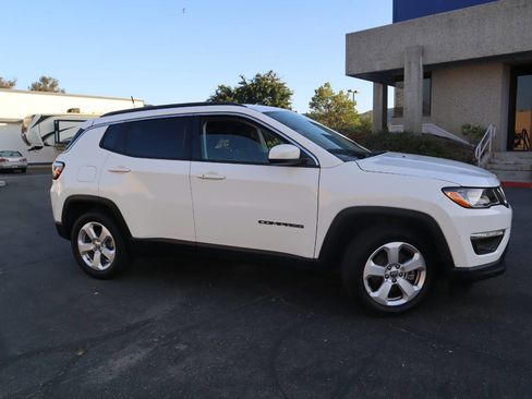 Used 2018 Jeep Compass Latitude image 5
