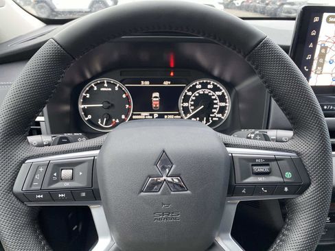 New 2026 Mitsubishi Outlander AWD image 14