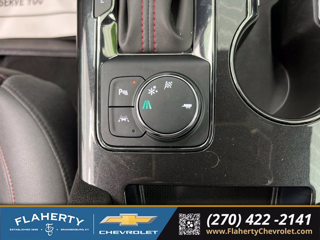 Used 2025 Chevrolet Blazer RS w/ Enhanced Convenience Package FWD image 32