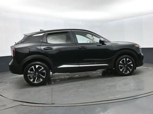 Used 2025 Nissan Kicks SV image 4