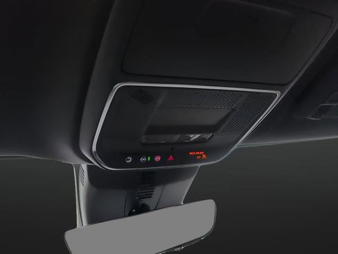 Used 2025 Chevrolet Traverse RS image 21