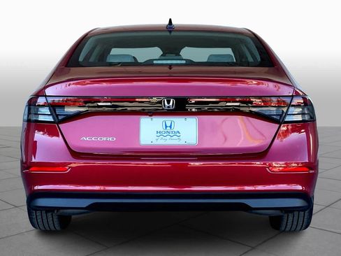 Used 2025 Honda Accord SE image 4