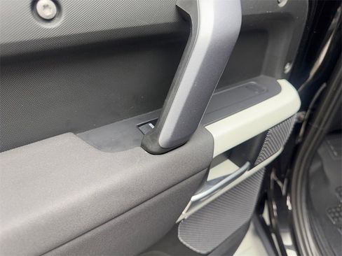 Used 2022 Land Rover Defender 110 X-Dynamic SE image 38