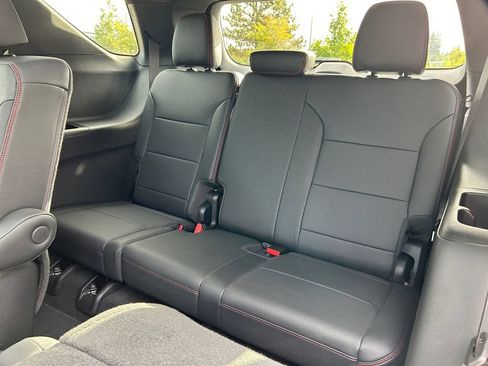 Used 2024 Chevrolet Traverse RS AWD/4WD image 35