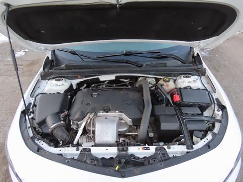 Used 2019 Chevrolet Malibu Premier w/ Sun and Wheel Package image 9