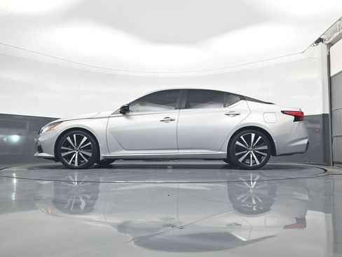 Used 2020 Nissan Altima 2.0 SR image 19