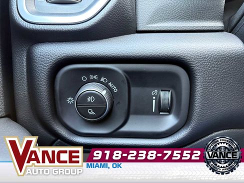 Used 2025 RAM 3500 Big Horn image 32