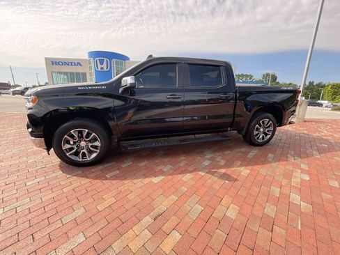 Used 2022 Chevrolet Silverado 1500 LT AWD/4WD image 30