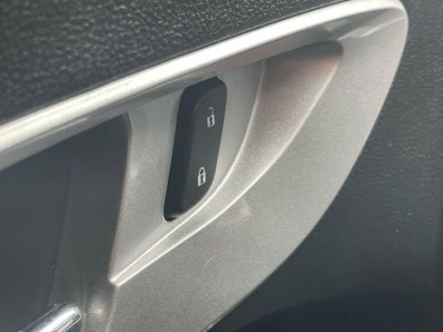 Used 2017 Chevrolet Equinox LT w/ Convenience Package AWD/4WD image 24