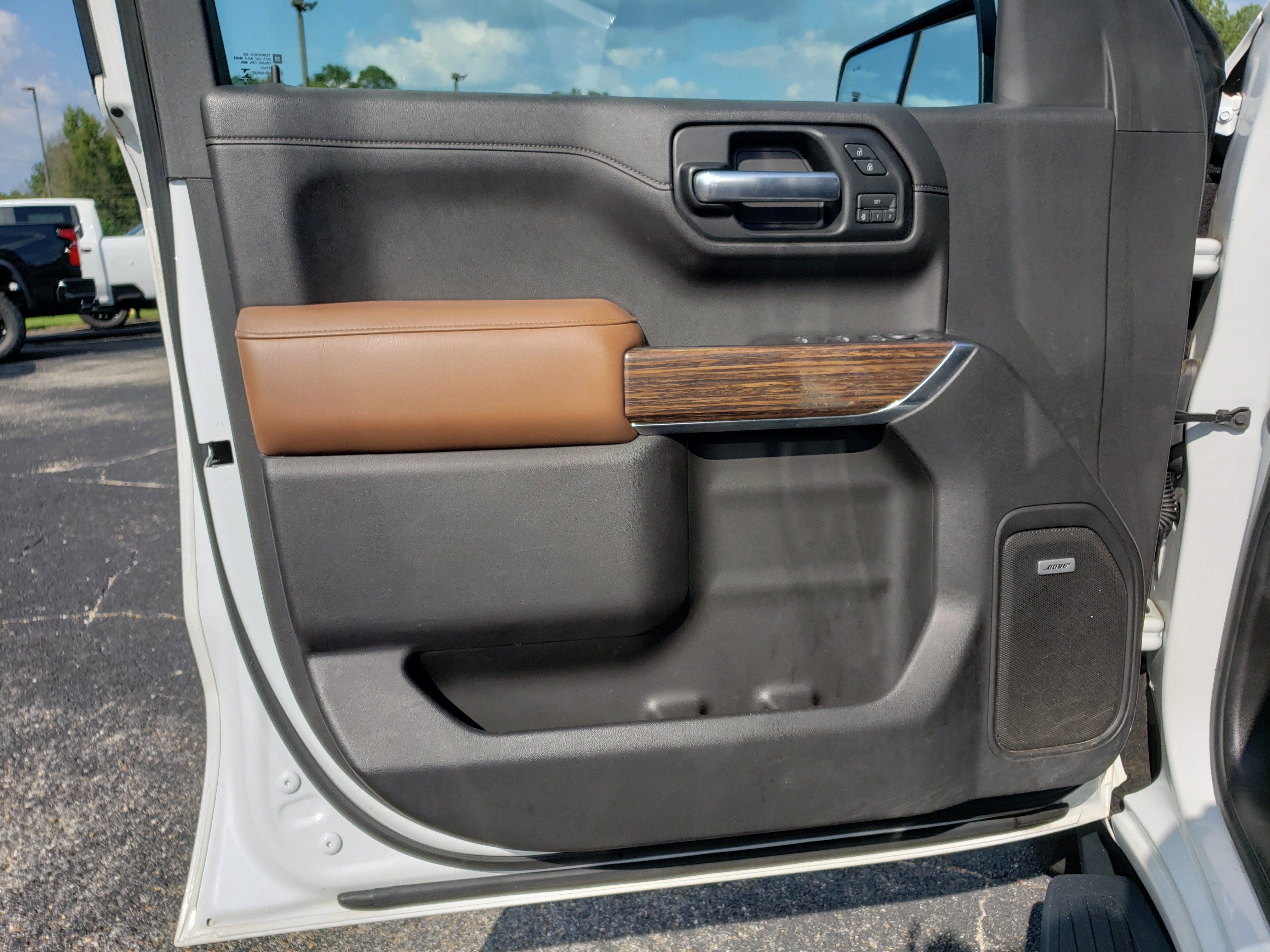 Used 2019 Chevrolet Silverado 1500 High Country w/ Technology Package AWD/4WD image 10