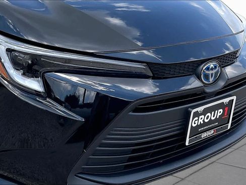 Used 2025 Toyota Corolla LE FWD image 28
