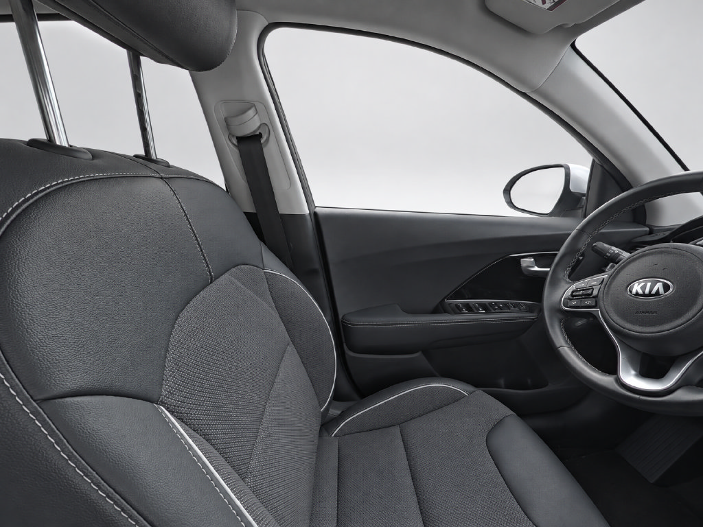 Used 2020 Kia Niro EX w/ Cold Weather Package FWD image 10