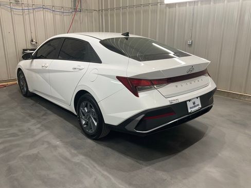 Used 2024 Hyundai Elantra SEL FWD image 21
