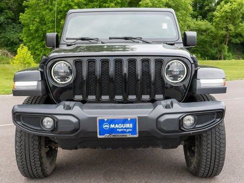 Used 2023 Jeep Wrangler Unlimited Sahara AWD/4WD image 3