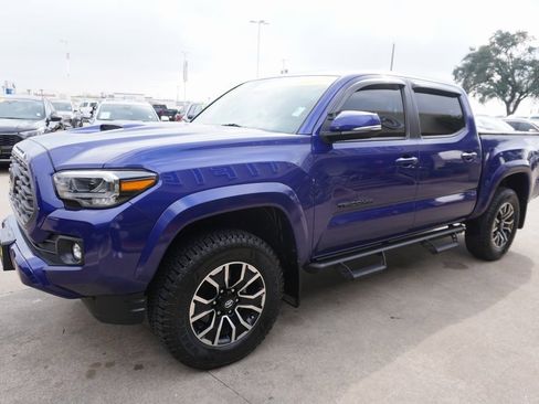 Used 2023 Toyota Tacoma TRD Sport image 3