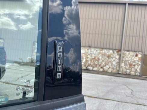 Used 2018 Ford F150 XLT w/ Equipment Group 302A Luxury image 12