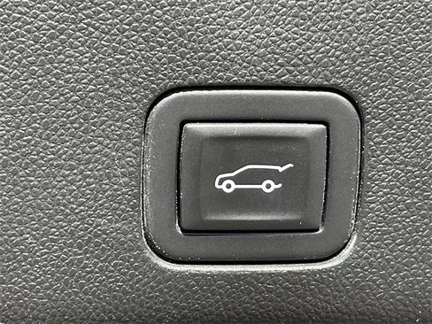 Used 2024 Chevrolet Suburban RST w/ Luxury Package image 31