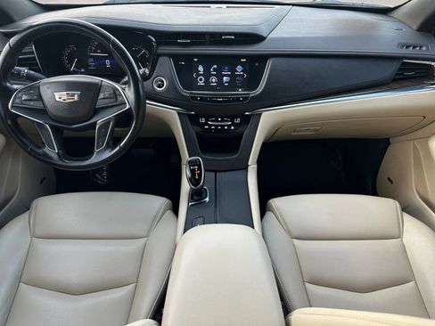 Used 2019 Cadillac XT5 FWD image 16