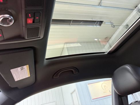 Used 2019 Volkswagen Beetle 2.0T SE w/ SE Premium Package image 24