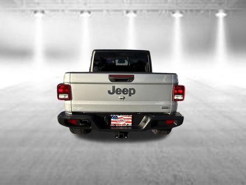 Used 2022 Jeep Gladiator Overland w/ Popular Equipment Package AWD/4WD image 5