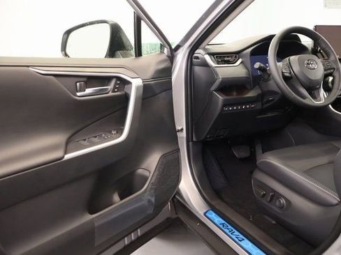 New 2025 Toyota RAV4 Limited image 6