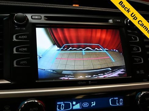 Used 2015 Toyota Highlander XLE image 3