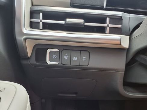 Used 2025 Hyundai Santa Fe SEL FWD image 32