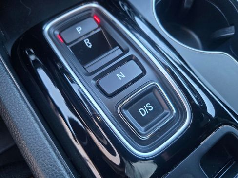 Used 2025 Honda Pilot Sport image 14