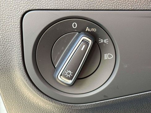 New 2024 Volkswagen Tiguan SE image 18