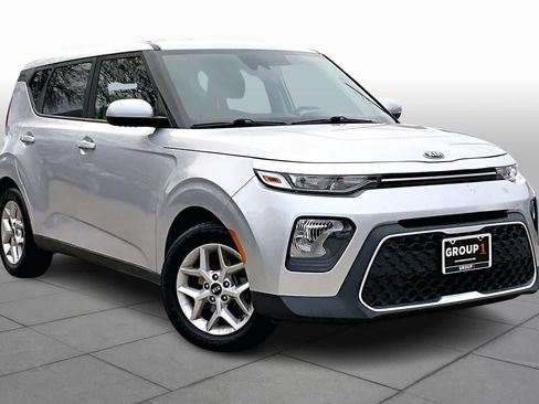 Used 2020 Kia Soul S image 2