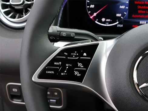 New 2025 Mercedes-Benz GLB 250 4MATIC image 32