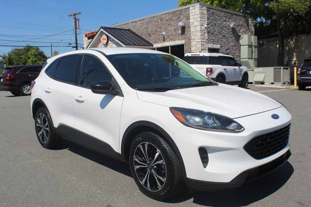Used 2021 Ford Escape SE w/ SE Sport Appearance Package AWD/4WD image 3