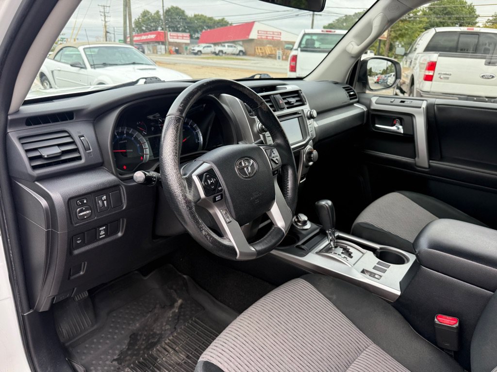 Used 2016 Toyota 4Runner SR5 AWD/4WD image 10