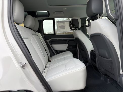 New 2026 Land Rover Defender 110 X-Dynamic SE AWD/4WD image 17