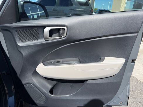 Certified 2025 Hyundai Venue SEL image 16