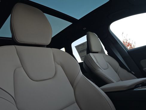 New 2026 Volvo XC60 B5 Plus w/ Protection Package Premier image 16