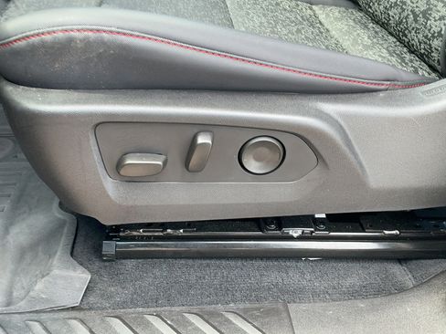 Used 2025 Chevrolet Colorado Z71 AWD/4WD image 19