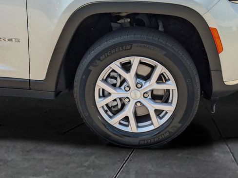 Used 2022 Jeep Grand Cherokee L Limited image 11