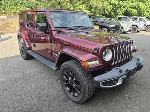 Used 2021 Jeep Wrangler Unlimited Sahara w/ Cold Weather Group AWD/4WD image 15
