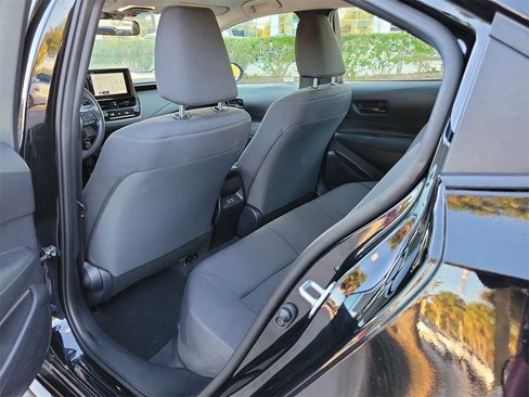 Used 2025 Toyota Corolla LE image 9