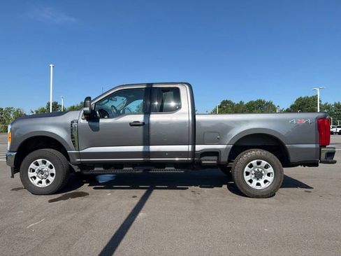 Used 2023 Ford F250 XLT w/ Snow Plow/Camper Package AWD/4WD image 13