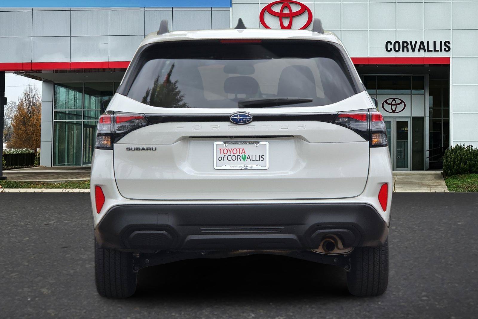 Used 2025 Subaru Forester Premium AWD/4WD image 5