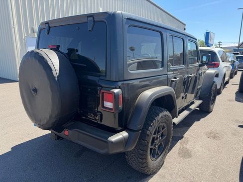 Used 2024 Jeep Wrangler Unlimited image 2